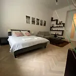 Old Town Center Apartment