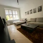 Old Town Center Apartment