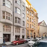 Old Town Center Apartment